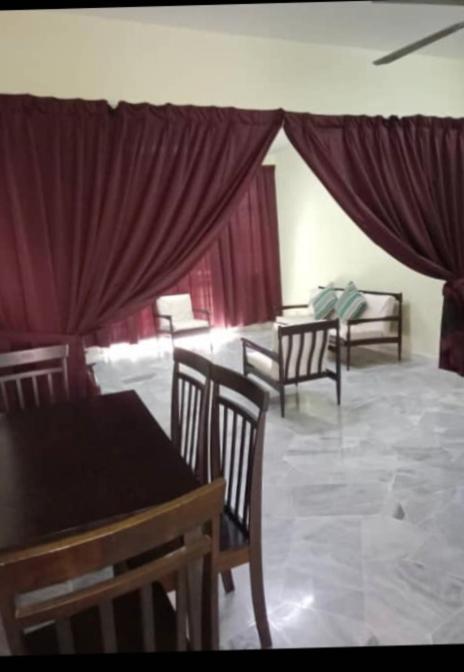 Aiman Homestay Петалинг Джая Екстериор снимка